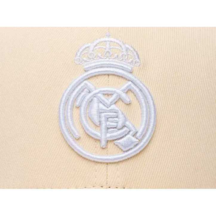 Gorra Real Madrid Beige escudo Blanco