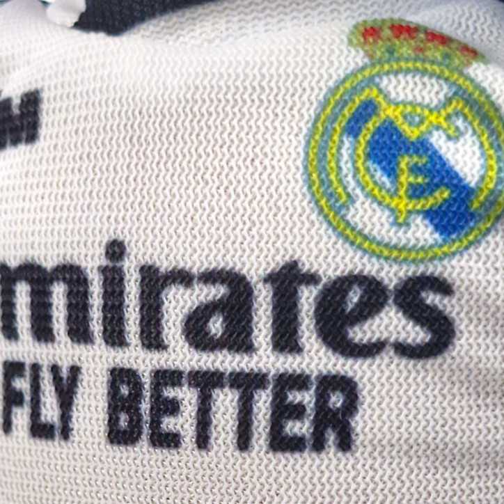 Peluche Oficial Real Madrid Mbappé 25cm Peluche Oficial Real Madrid Mbappé 25cm